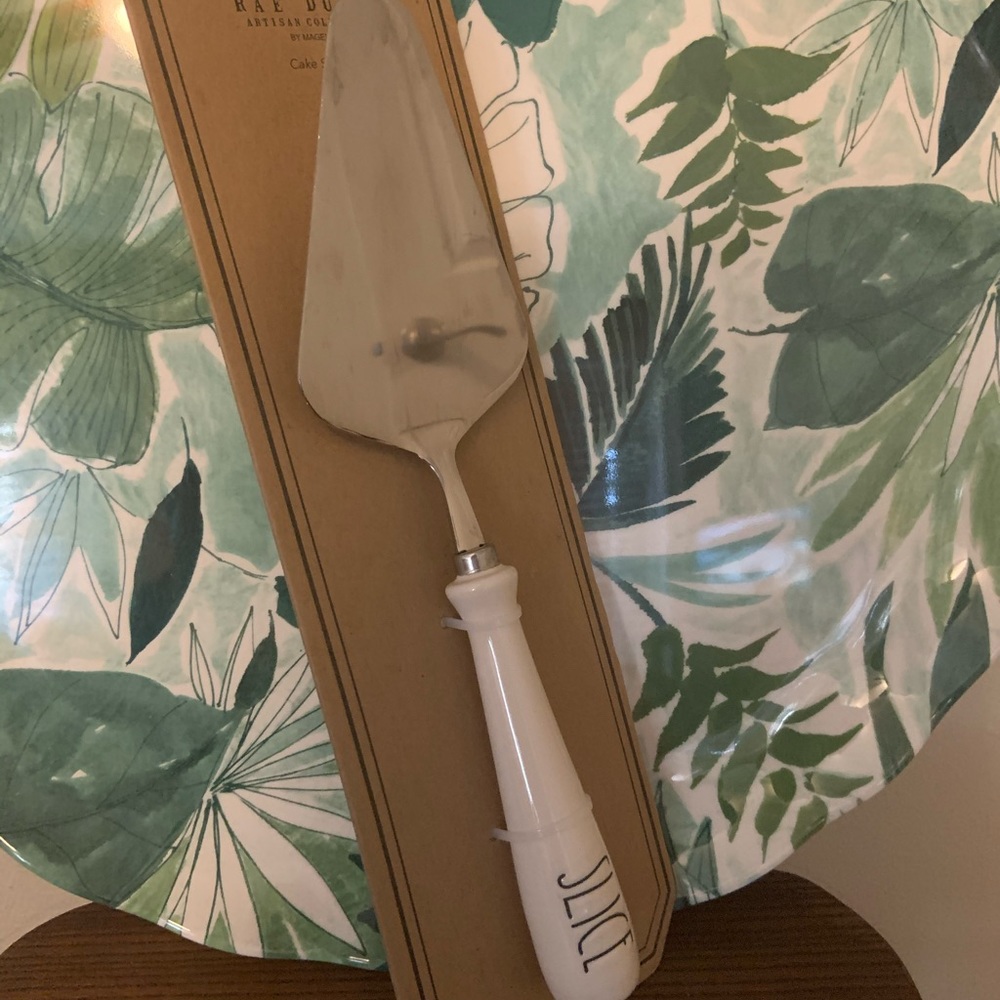 Rae Dunn Cake/Pie Server “Slice”